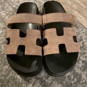 Steve Madden Tan and Black Sandals